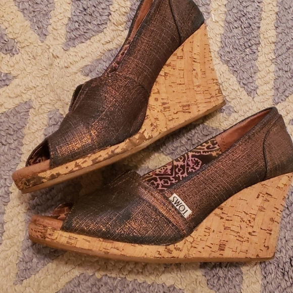 Tom's Calypso Peep Toe Canvas Metallic Wedge - Picture 2 of 7